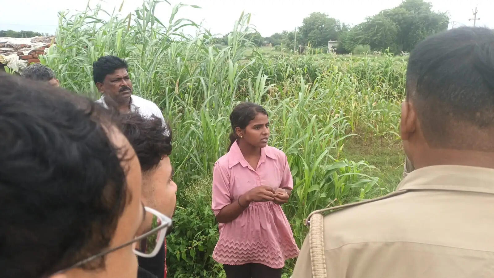 चलते टेंपो से कूदकर किशोरी ने बचाई जान, अपहरण का आरोप