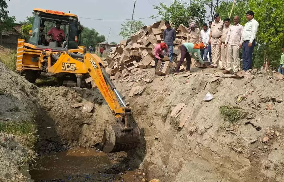 पश्चिम चंपारण में जब्त कुल 8695.07 लीटर अवैध शराब का हुआ विनिष्टिकरण