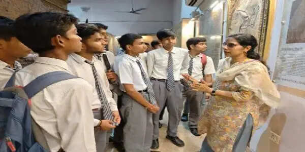 जेन जी को विरासत से जोड़ रही सरकार, विद्यार्थियों को कराया जा रहा संग्रहालयों का भ्रमण