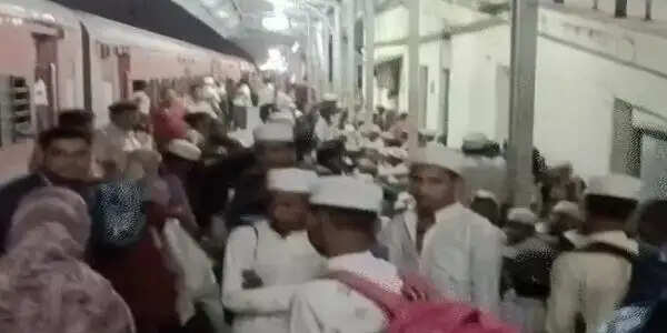 (अपडेट) पटना-पुणे एक्सप्रेस से मुस्लिम बच्चों की तस्करी मामले में आठ तस्कर गिरफ्तार