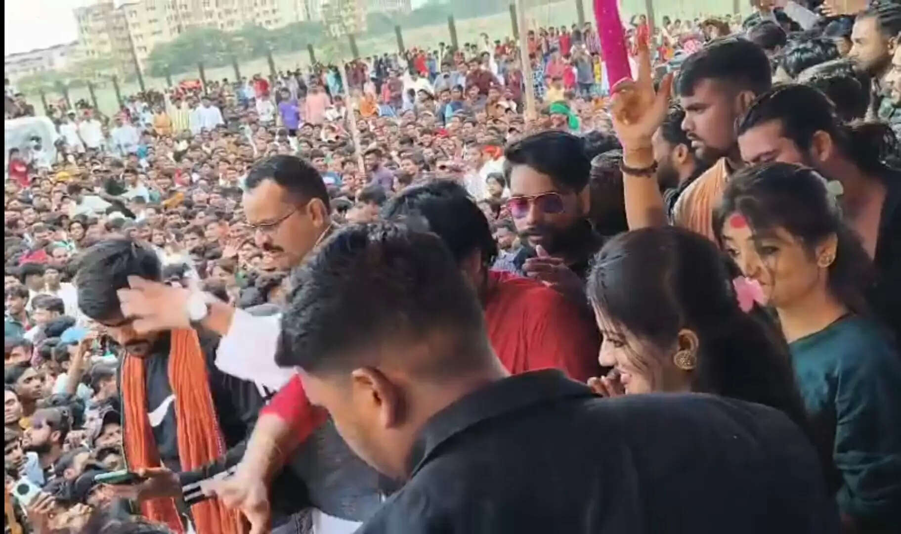 चुनावी सभा में नृत्य और गीत संगीत कराने पर दर्ज हुआ आचार संहिता उल्लंघन का मामला