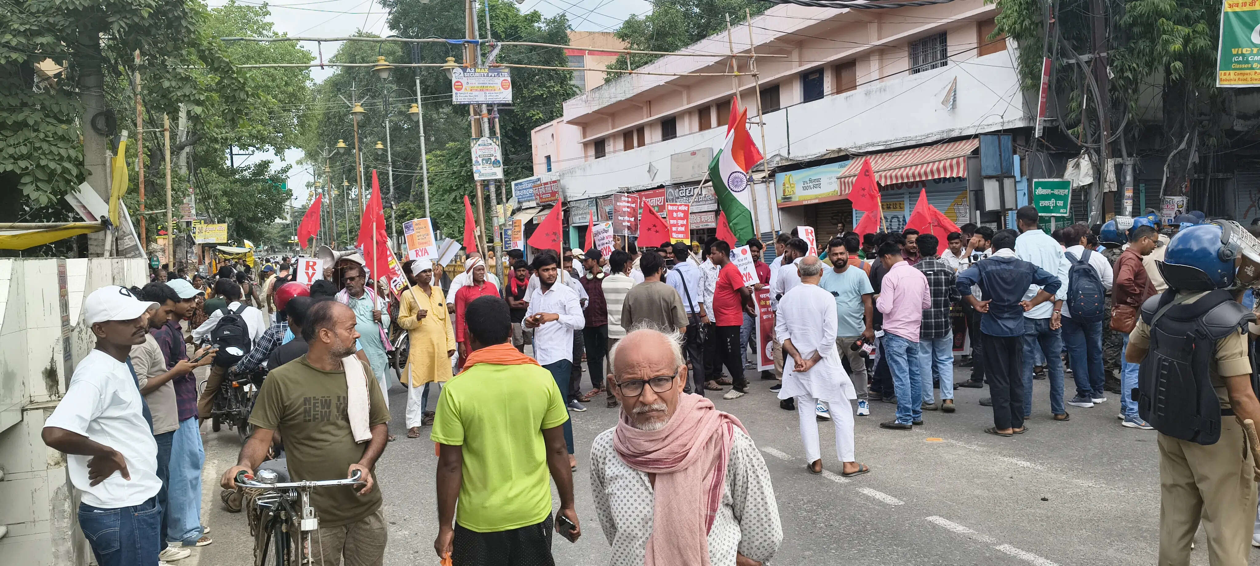 बिहार बंद बेअसर: प्रशासन की सख्ती के कारण जनजीवन रहा सामान्य