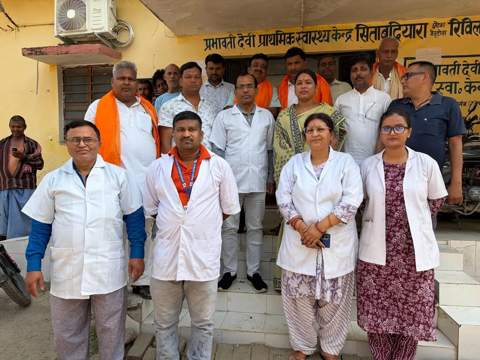विधायक छोटी कुमारी ने सिताबदियारा अस्पताल का किया औचक निरीक्षण