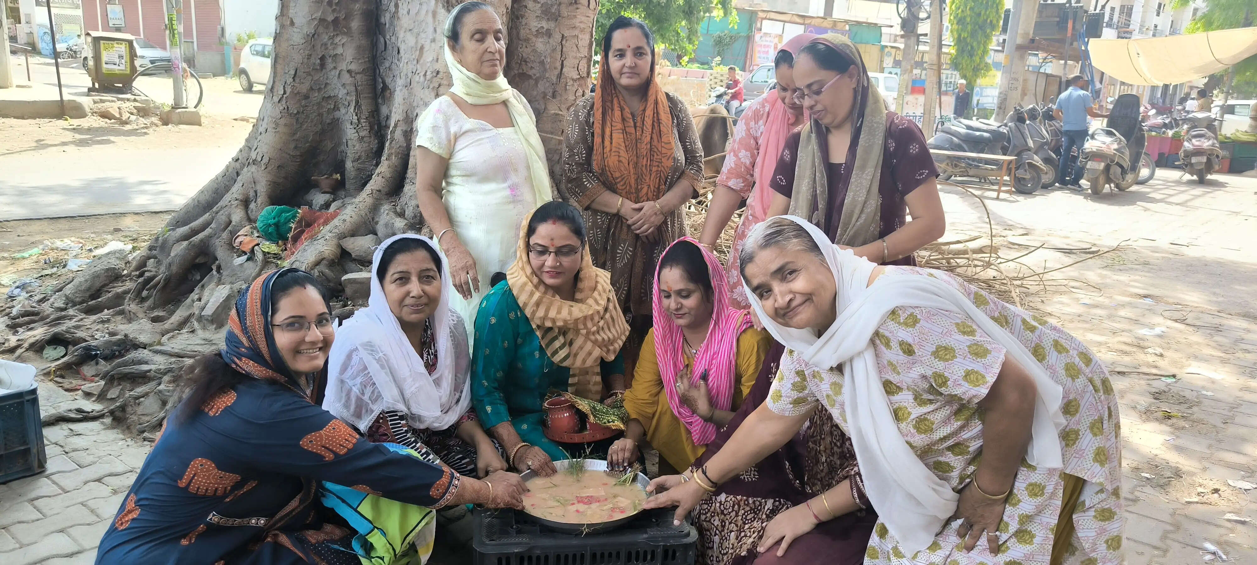 बड़ी सातम मनाई, सेवा शिविर लगाया