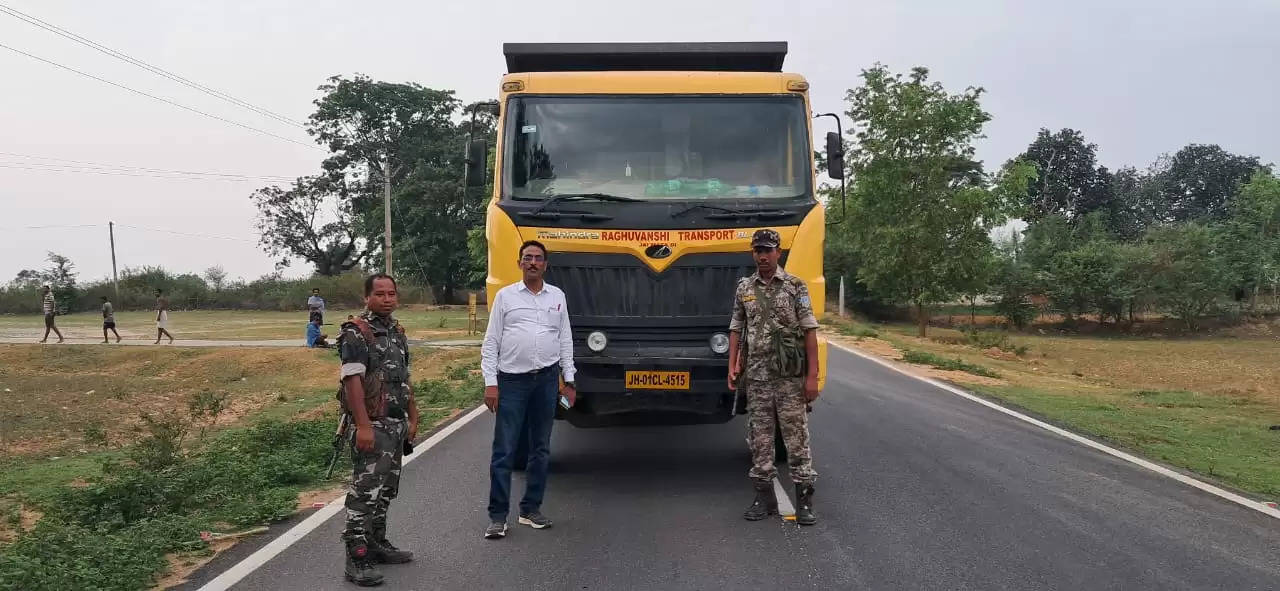 बालू का अवैध परिवहन करते कर्रा में छह हाइवा वाहन जब्त