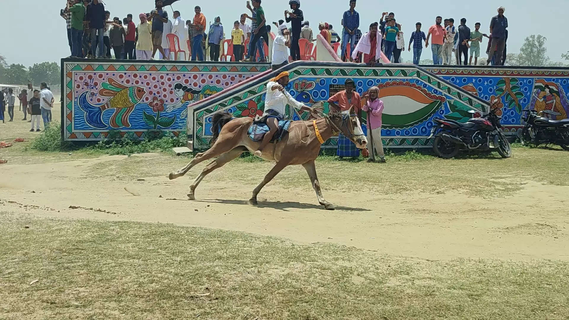 रामनवमी मेला समिति के तत्वावधान में घोड़ा रेस प्रतियोगिता आयोजित