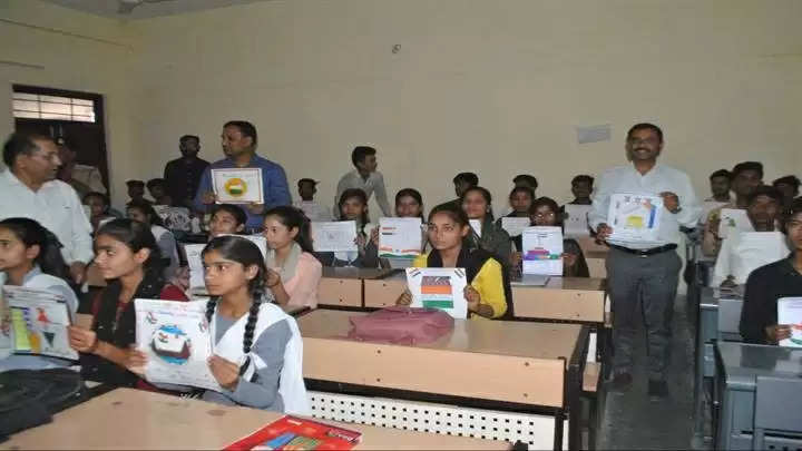 विदिशाः कलेक्टर ने बालिका छात्रावास पहुंचकर छात्रावासी विद्यार्थियों से किया संवाद