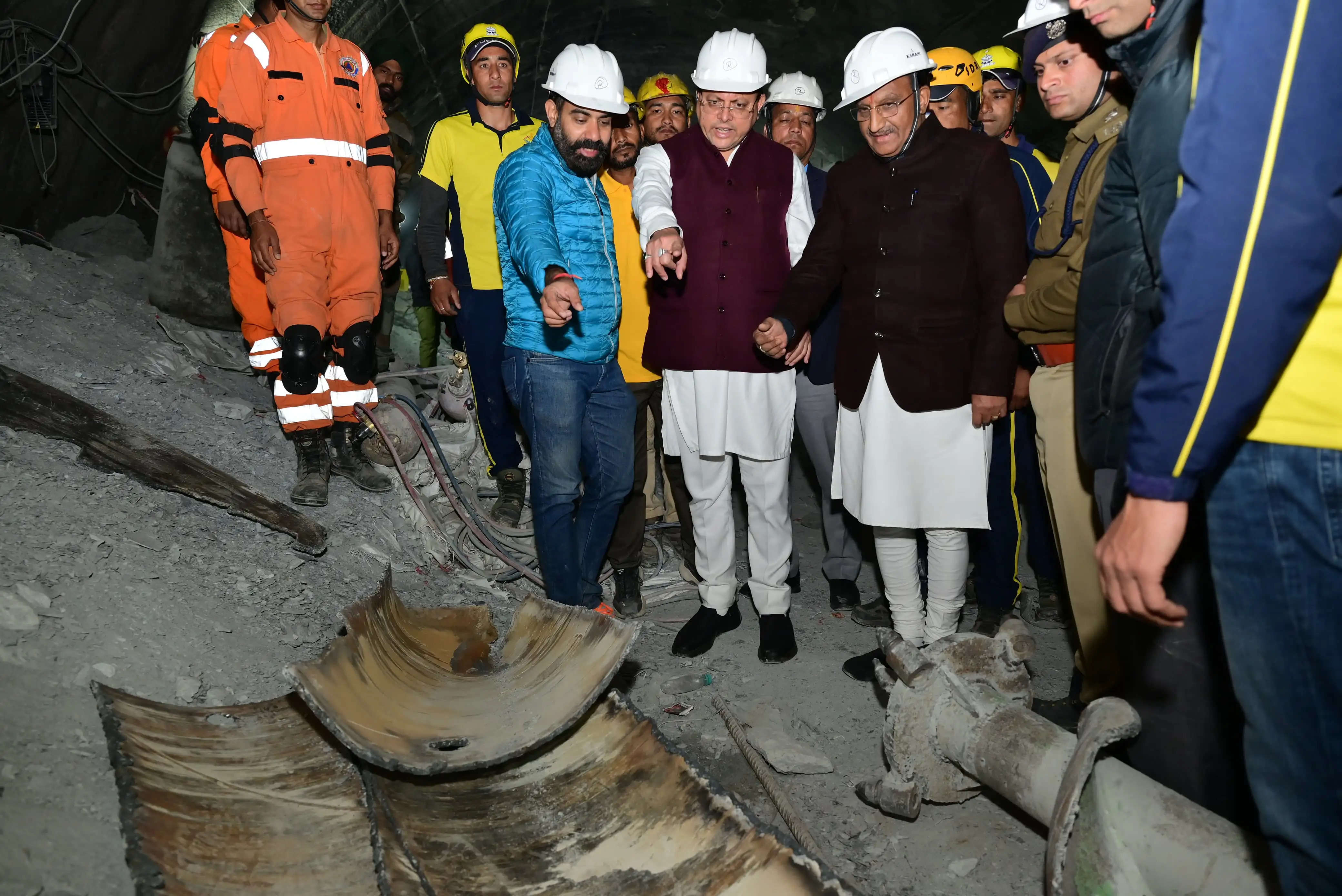 मुख्यमंत्री पुष्कर सिंह धामी ने सिलक्यारा टनल रेस्क्यू ऑपरेशन का स्थलीय निरीक्षण किया