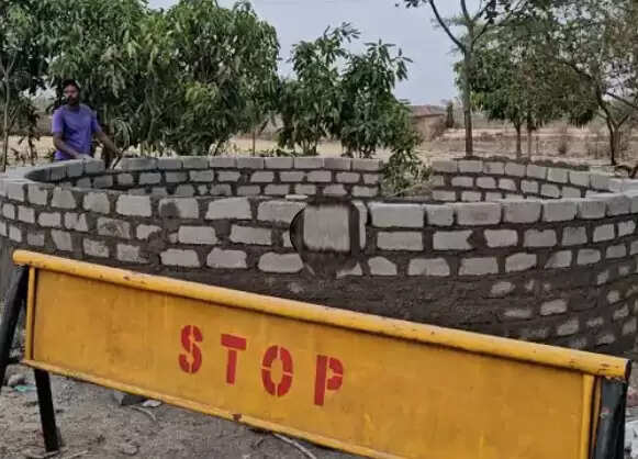 हादसे वाले कुएं पर हुआ मुंडेर का निर्माण, 12 की मौत के बाद प्रशासन सख्त