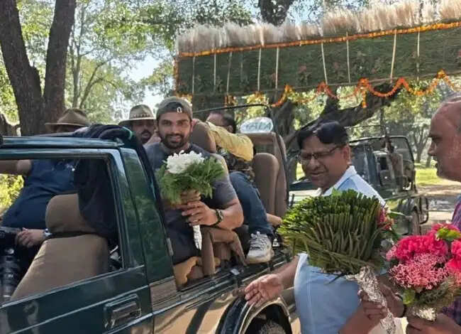 ओलंपियन नीरज चोपड़ा और गगन नारंग पहुंचे बांधवगढ़, प्राकृतिक सौंदर्य और वन्यजीवों को करीब से देखा