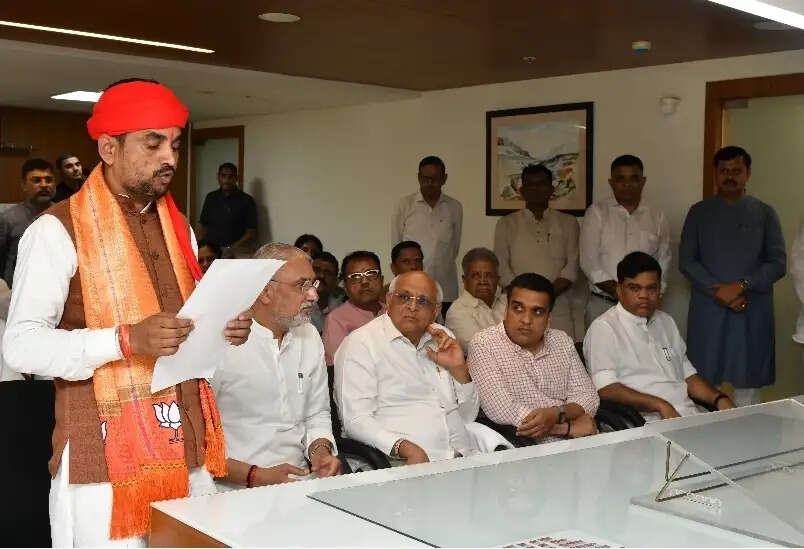गुजरात से राज्यसभा के लिए भाजपा के चार उम्मीदवारों ने दाखिल किया नामांकन
