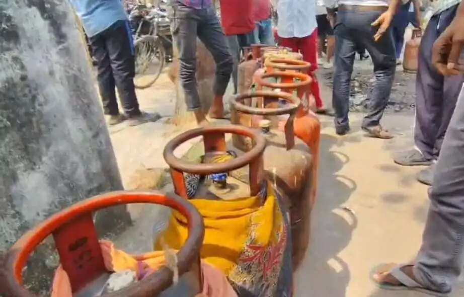 गैस और पेट्रोल आपूर्ति पर प्रशासन सतर्क, अफवाह फैलाने वालों के खिलाफ होगी कार्रवाई