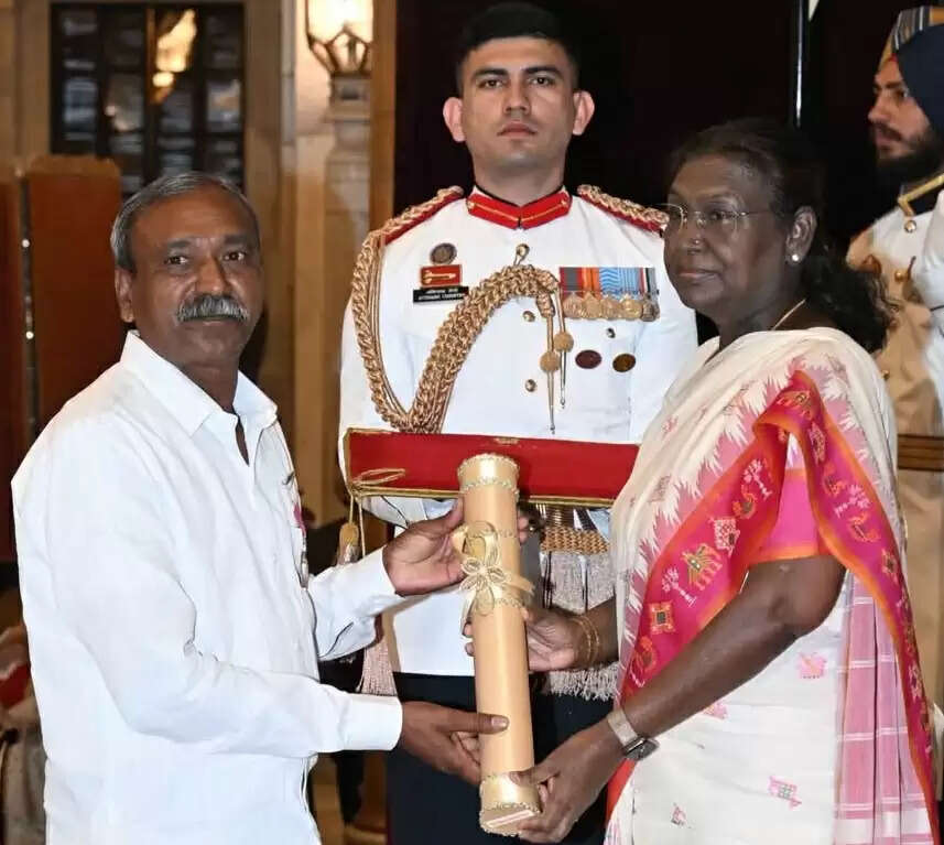 वनवासी कल्याण आश्रम के कार्यकर्ताओं के लिए गौरव के क्षण