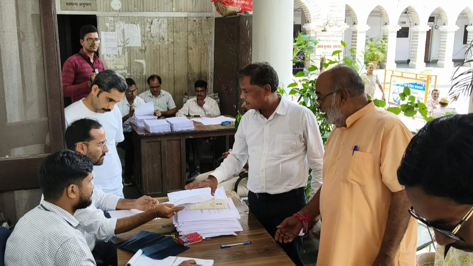 उदयपुर में महापौर के प्रबल दावेदार पूर्व भाजपा जिलाध्यक्ष दिनेश भट्ट ने सूची से पहले भरा नामांकन