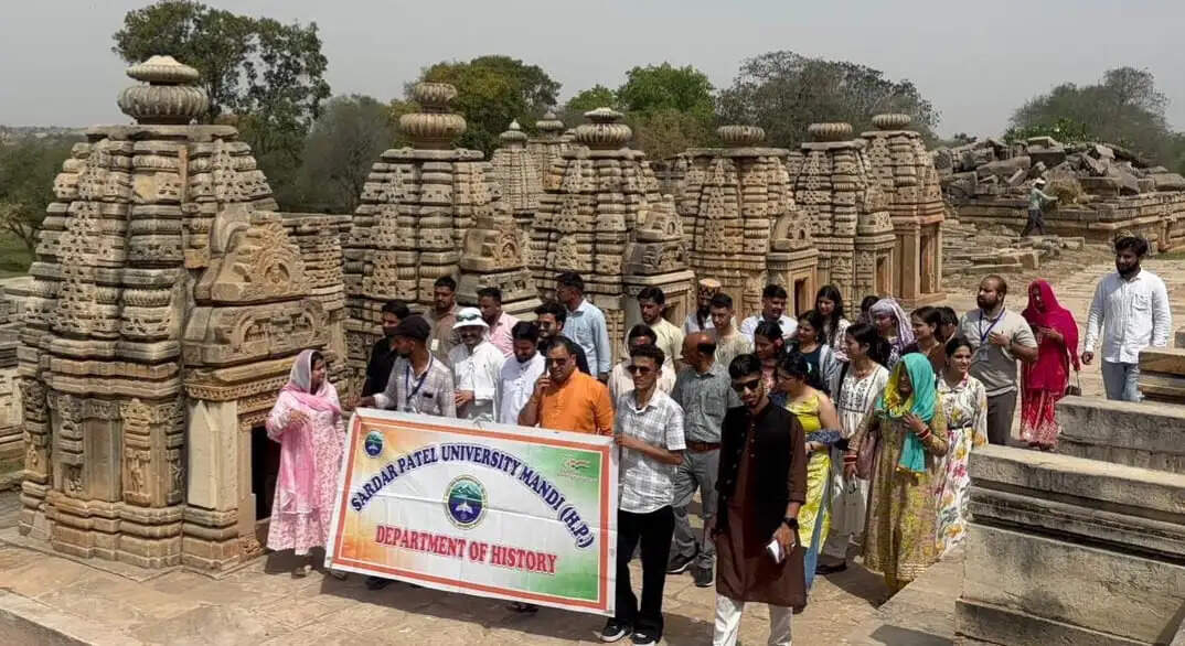 विद्यार्थियों को जीवंत इतिहास से साक्षात्कार कराते हैं ऐसे शैक्षणिक भ्रमण : आचार्य ललित अवस्थी