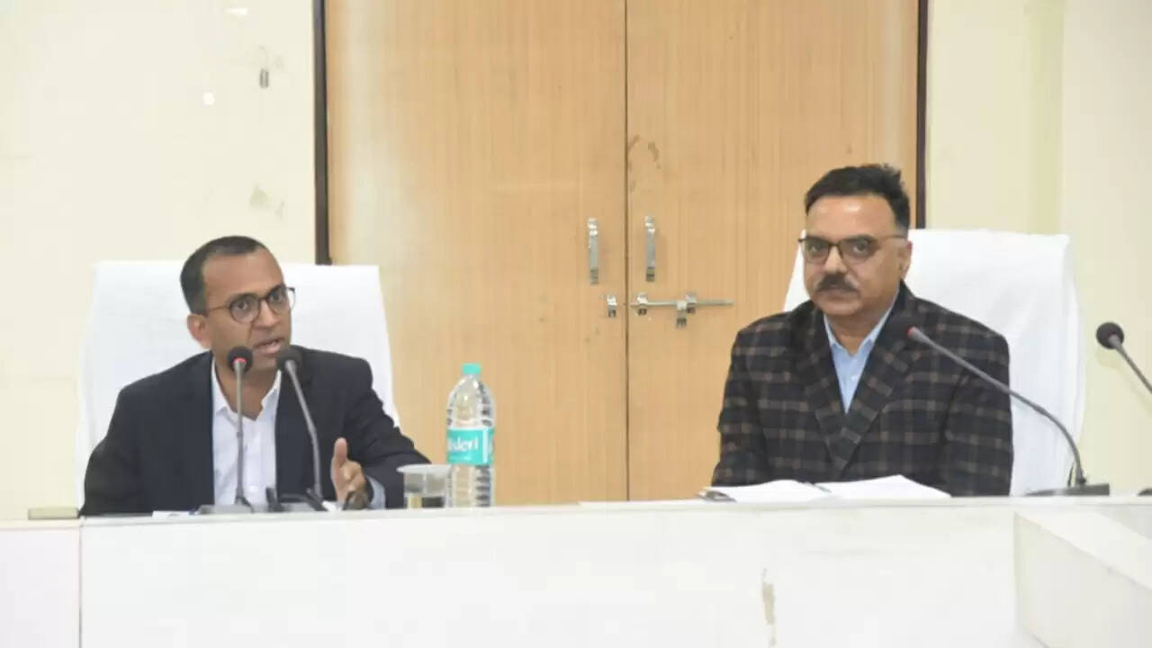 अंबिकापुर: बोर्ड रिजल्ट सुधार पर कलेक्टर सख्त, 80 प्रतिशत से कम परिणाम वाले स्कूलों को 95 प्रतिशत का लक्ष्य