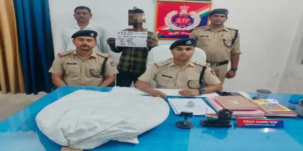 रेलवे की सिग्नल केबल चोरी करते दबोचा गया युवक, मैरवा स्टेशन पर आरपीएफ की कार्रवाई