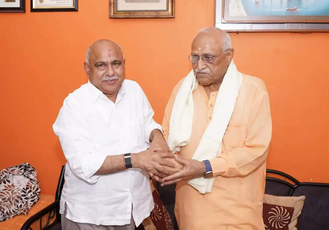 भाजपा के विशेष जनसंपर्क अभियान के तहत प्रदेश नेतृत्व का संवाद कार्यक्रम, विभिन्न क्षेत्रों की प्रमुख हस्तियों से हुई मुलाकात