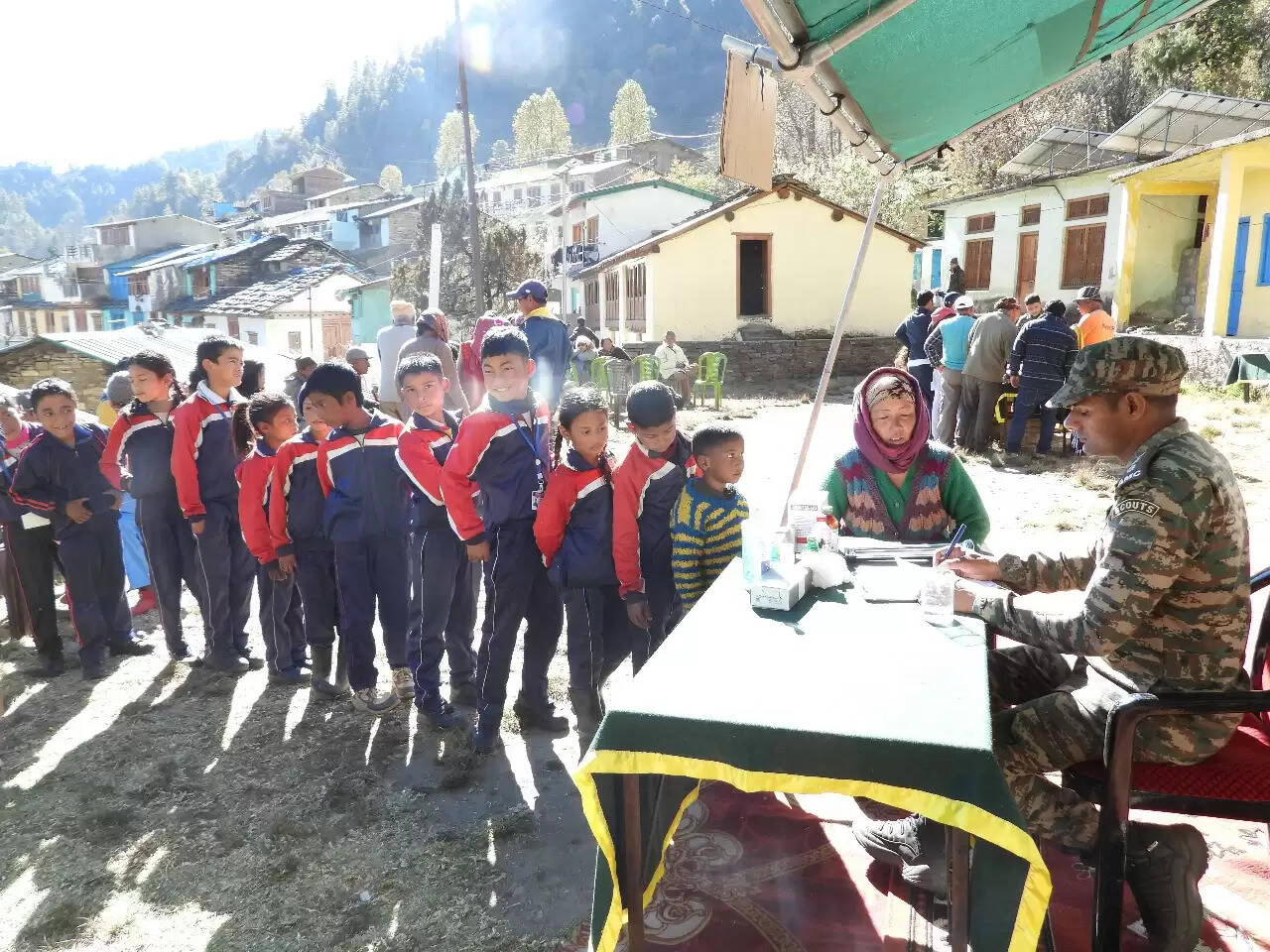 धारचुला के चौदास घाटी के दूरस्थ सिरखा गांव में भारतीय सेना ने लगाया चिकित्सा शिविर