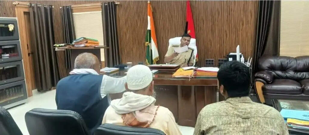 सुपौल में पुलिस अधीक्षक का जन संवाद कार्यक्रम, आम जनता की शिकायतें सुनी गईं