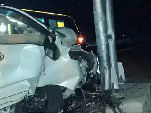 दिल्ली-मुंबई एक्सप्रेस-वे पर सड़क&nbsp;हादसे&nbsp;में पति-पत्नी, बेटी समेत चार की मौत, बेटा गंभीर घायल