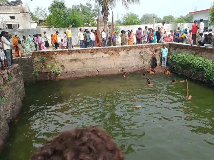 बावड़ी में डूबने से दो मासूम बच्चों की मौत, पुलिस कार्रवाई में जुटी