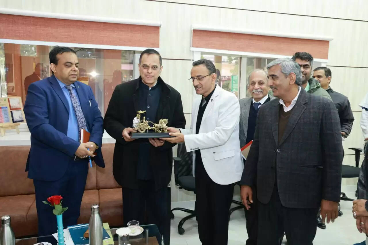 राष्ट्रीय आयुर्वेद संस्थान में मुख्य सचिव ने ओपीडी,आईपीडी व पंचकर्म सहित अन्य विभागों की कार्यप्रणाली की ली जानकारी