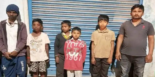 लापता हुए चार बच्चों को पुलिस ने किया बरामद, परिजनों को सौंपा