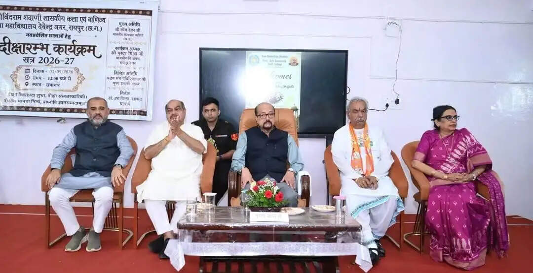 रायपुर : वर्तमान पर फोकस करें, निरंतर सीखते रहें और समाज के लिए योगदान दें : राज्यपाल