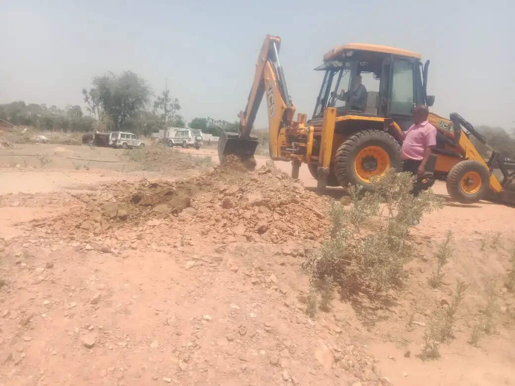 जेडीए का चला पीला पंजा: तियालीस बीघा भूमि पर पांच अवैध कॉलोनियों को किया ध्वस्त