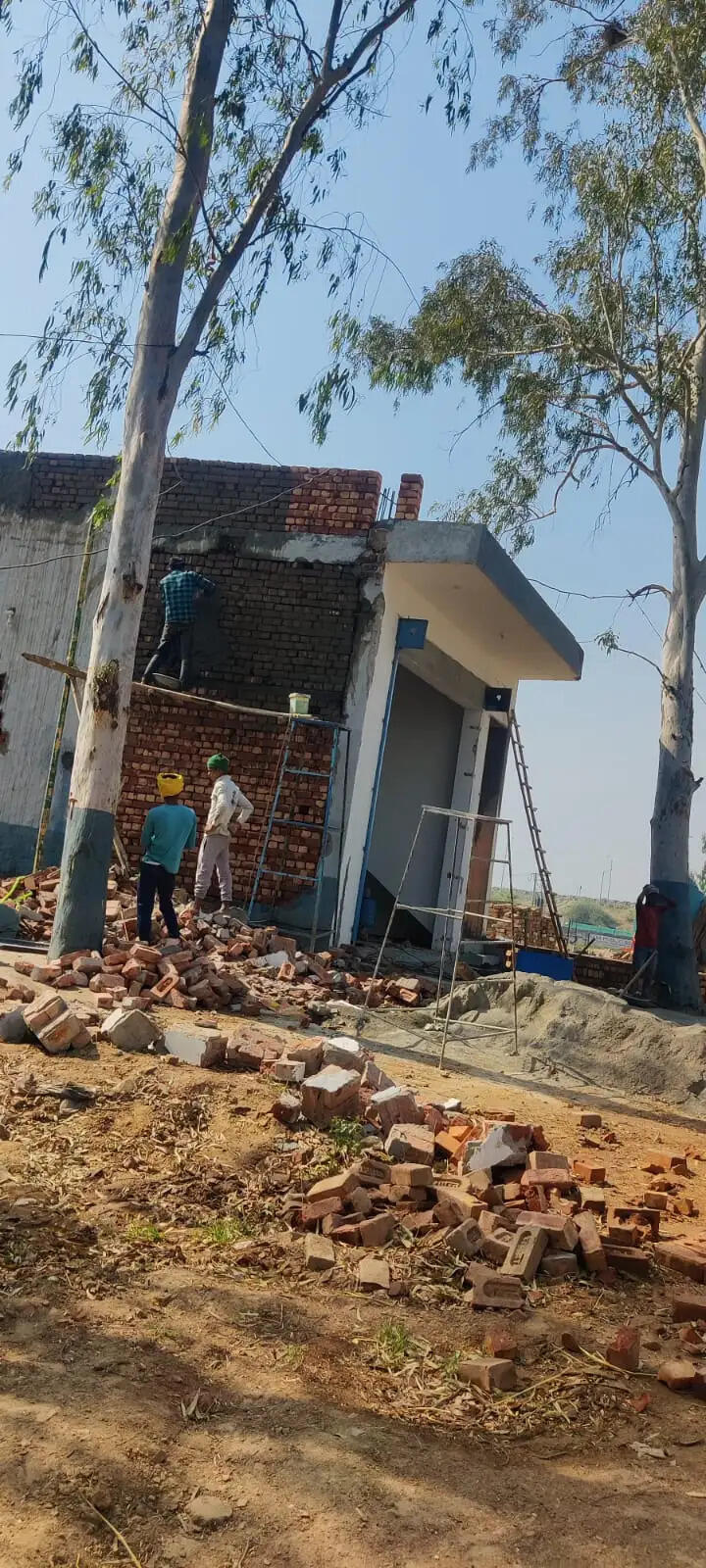 जींद : ढहाए गए अवैध निर्माणों पर लोगों ने फिर खड़े किए ढांचे