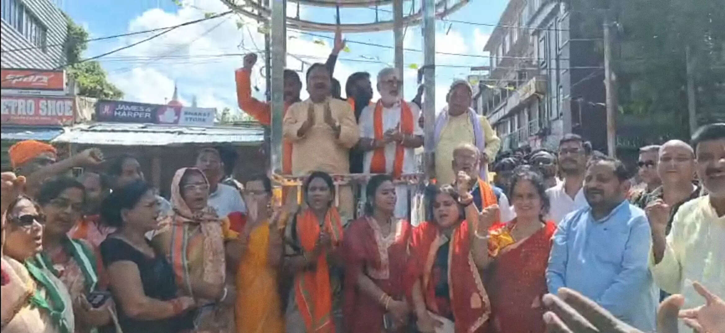 सांसद प्रदीप कुमार सिंह समर्थकों के साथ बिहार बंद को लेकर किया प्रदर्शन,दुकानों को कराया गया बंद