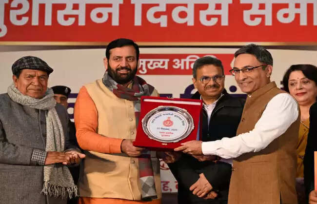 मुख्यमंत्री ने विभिन्न विभागों को 9 गुड गवर्नेंस अवॉर्ड प्रदान किए