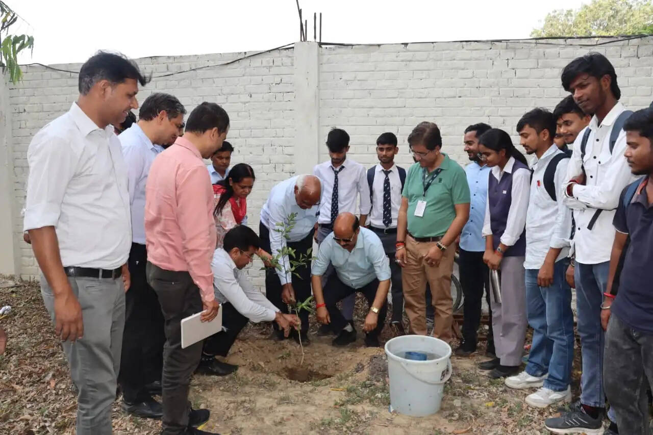 विश्व पृथ्वी दिवस पर पर्यावरण संरक्षण का संदेश, डॉ. भरत राज सिंह ने जताई जलवायु पर चिंता