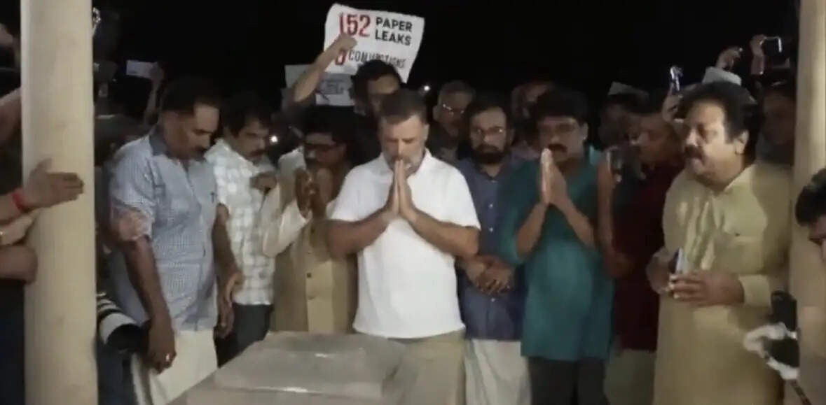 गांधी स्मृति पहुंचे राहुल, इंडी गठबंधन ने नीट पीड़ित छात्रों को दी श्रद्धांजलि