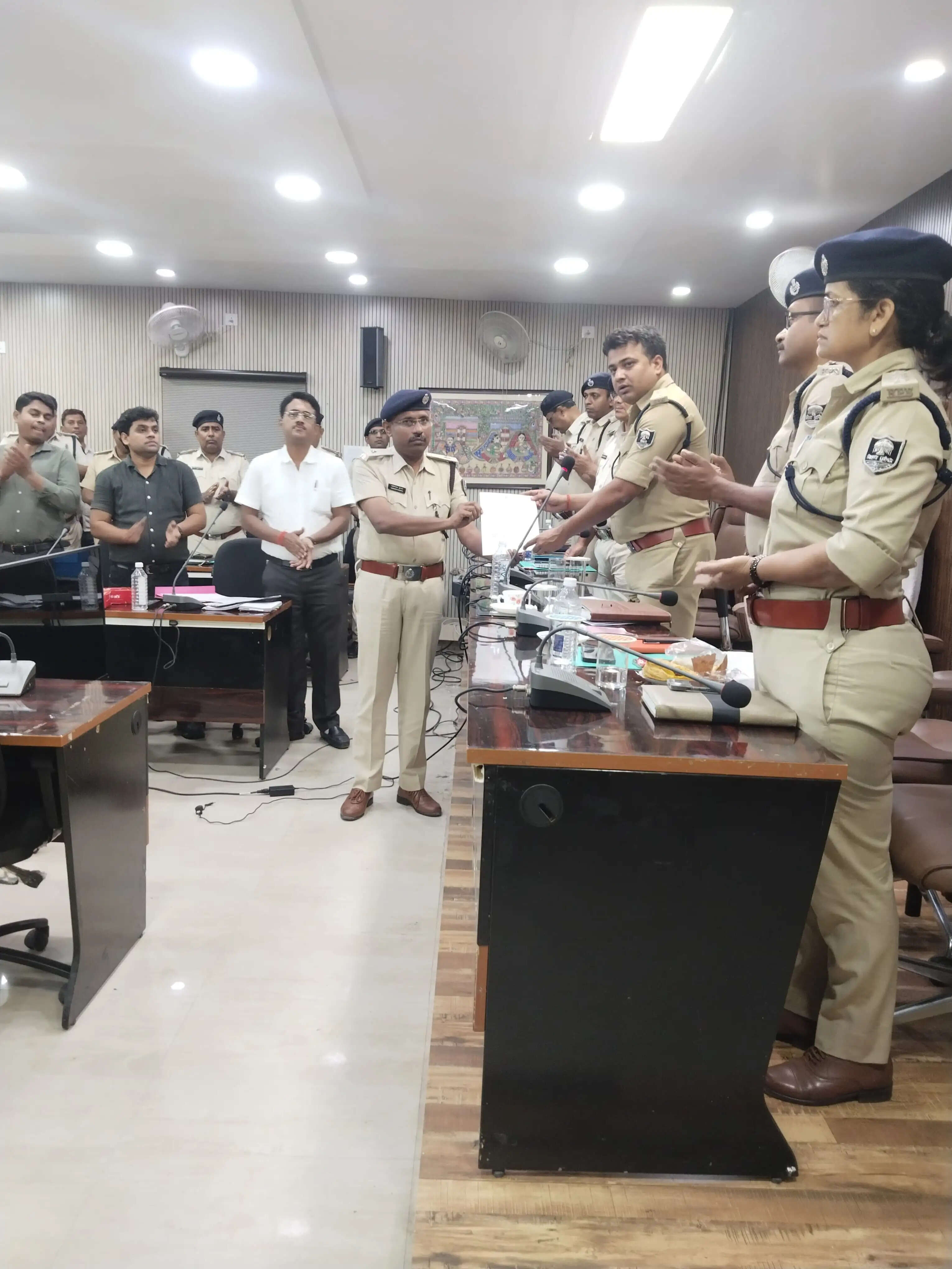 अपराध नियंत्रण को लेकर एसपी के सख्त निर्देश, नगर थानाध्यक्ष बने 'एसएचओ ऑफ द मंथ'