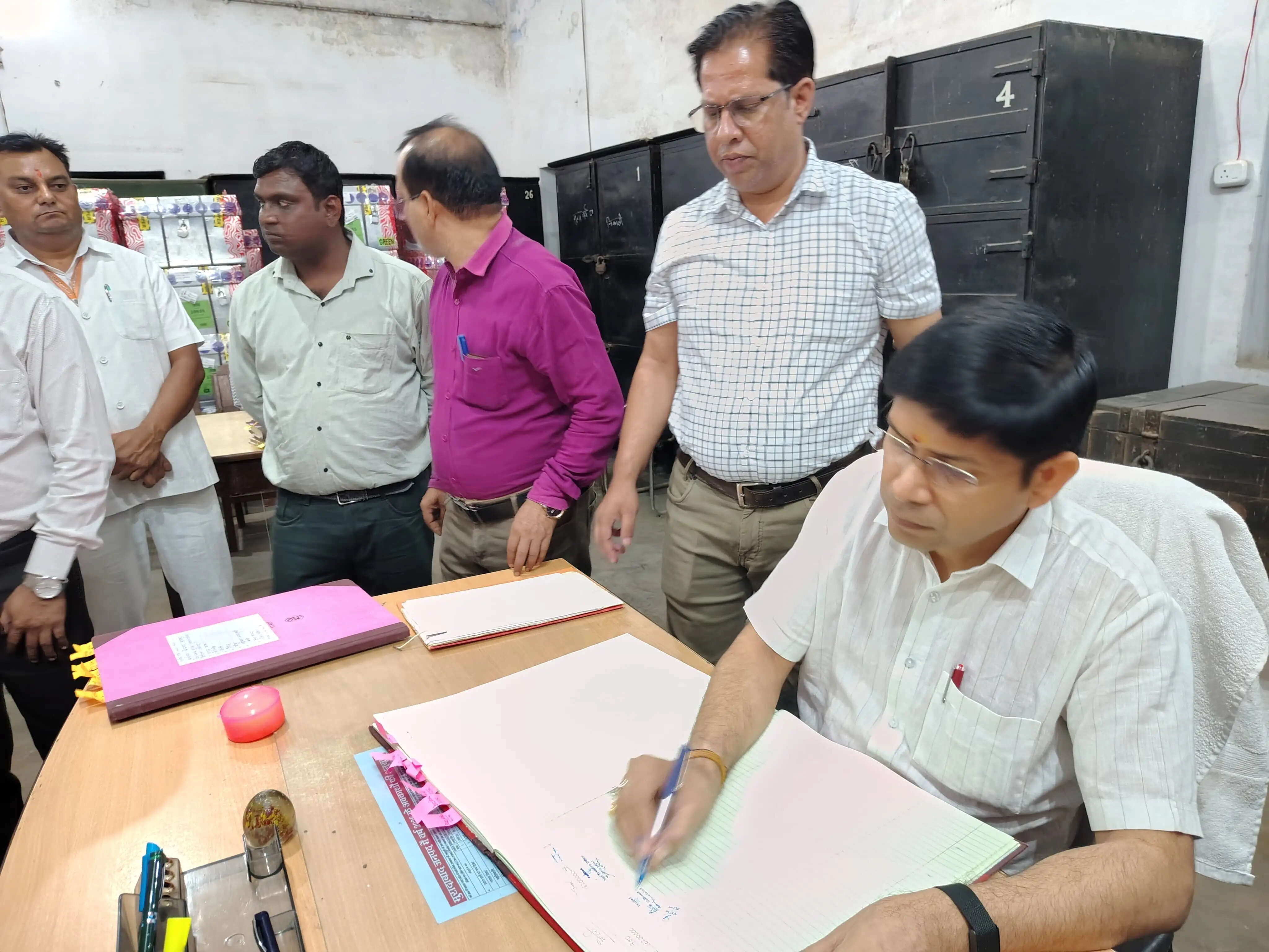 मुरादाबाद के नवागत जिलाधिकारी डॉ. राजेन्द्र पैंसिया ने संभाला चार्ज