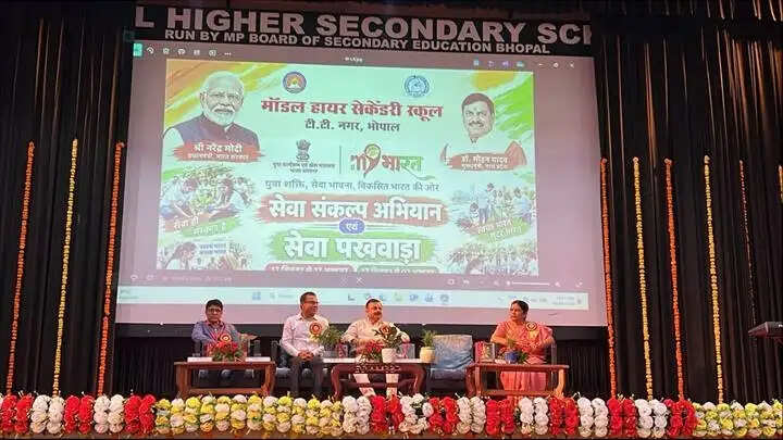 भोपालः रंगों और विचारों में विद्यार्थियों ने उकेरा ‘मेरे सपनों का भारत’