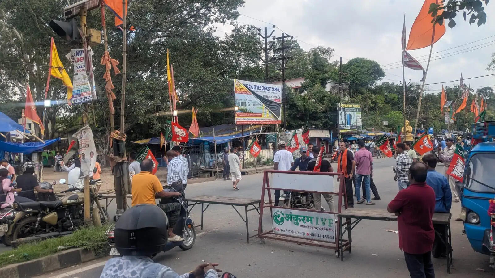 भाजपा के झारखंड बंद का व्यापक असर, रांची में जगह-जगह प्रदर्शन, सड़क पर टायर-लकड़ी जलाकर नारेबाजी