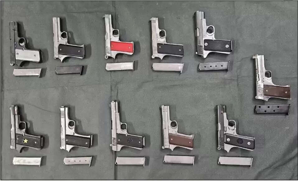 स्पेशल सेल ने अंतरराज्यीय हथियार तस्करी गिरोह का सदस्य दबोचा, 11 पिस्टल बरामद