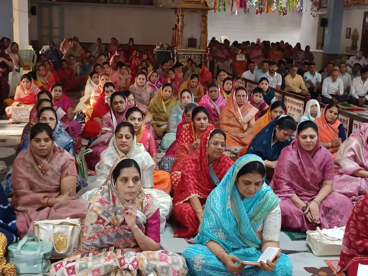 गुरु ही जीवन को प्रकाश की ओर ले जाते हैं: रत्ननिधि श्री