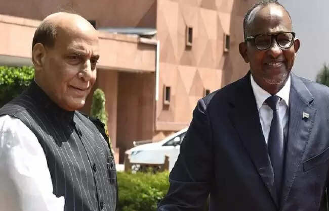 केन्या ने भारत से तोप, लड़ाकू हेलीकॉप्टर 'प्रचंड' और जहाज खरीदने में रुचि दिखाई