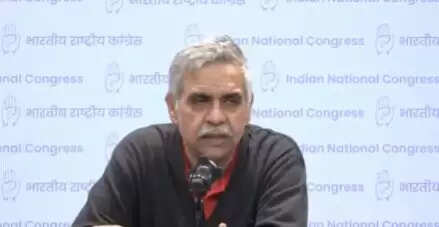 खराब सड़कें, सार्वजनिक परिवहन का कमजोर ढांचा दिल्ली में प्रदूषण का मुख्य कारणः संदीप दीक्षित