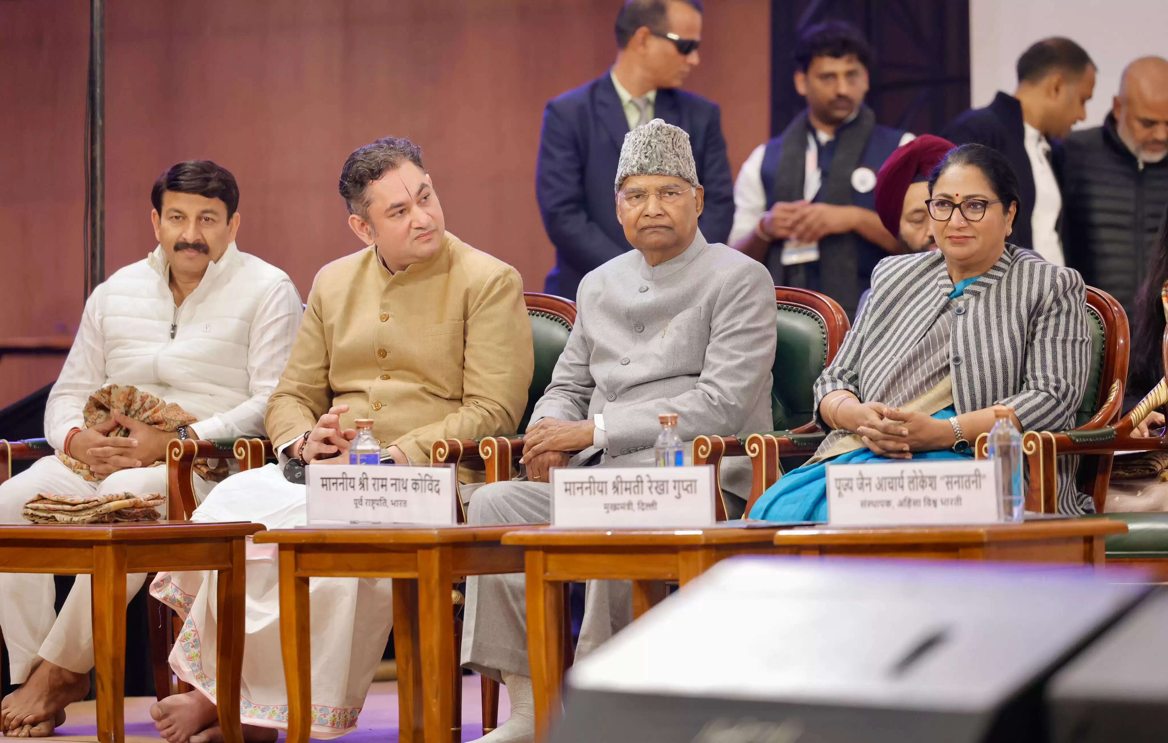 (अपडेट) मुख्यमंत्री रेखा ने रामकथा मंच से दिया विश्व शांति का संदेश, एक माह का वेतन किया समर्पित