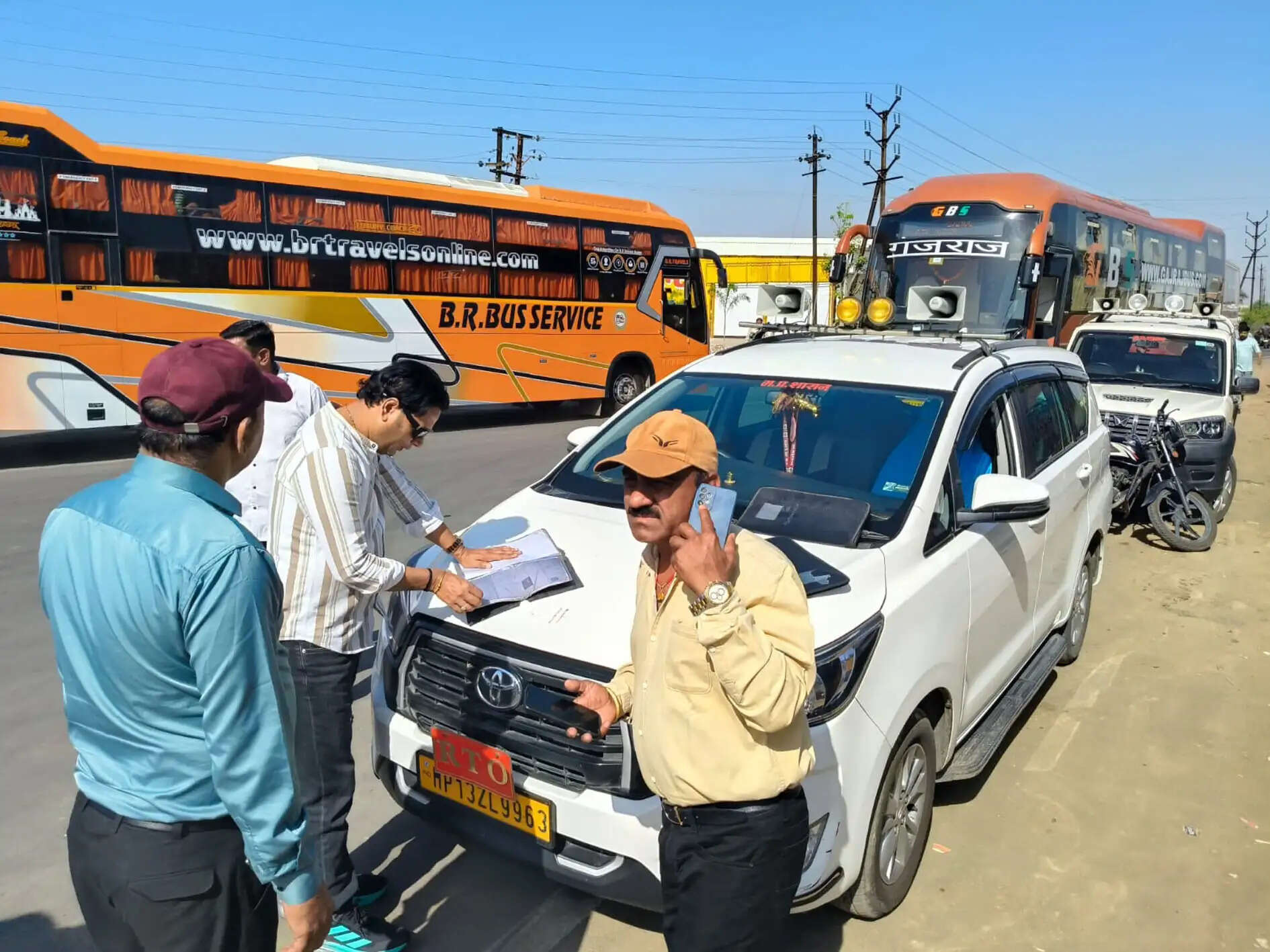 उज्जैन में आरटीओ ने की&nbsp; बसों की चेकिंग, नियम विरुद्ध संचालन पर कार्रवाई