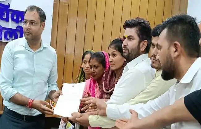 एक अदद सड़क की मांग को दर-दर भटक रहे धारकुमाला के ग्रामीण