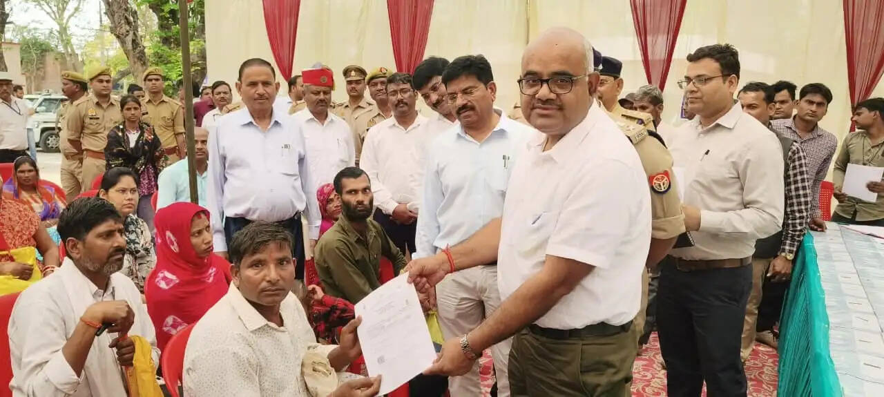 सम्पूर्ण समाधान दिवस में 44 दिव्यांगों को मिला प्रमाण पत्र, विशेष शिविर में योजनाओं से जोड़ा गया