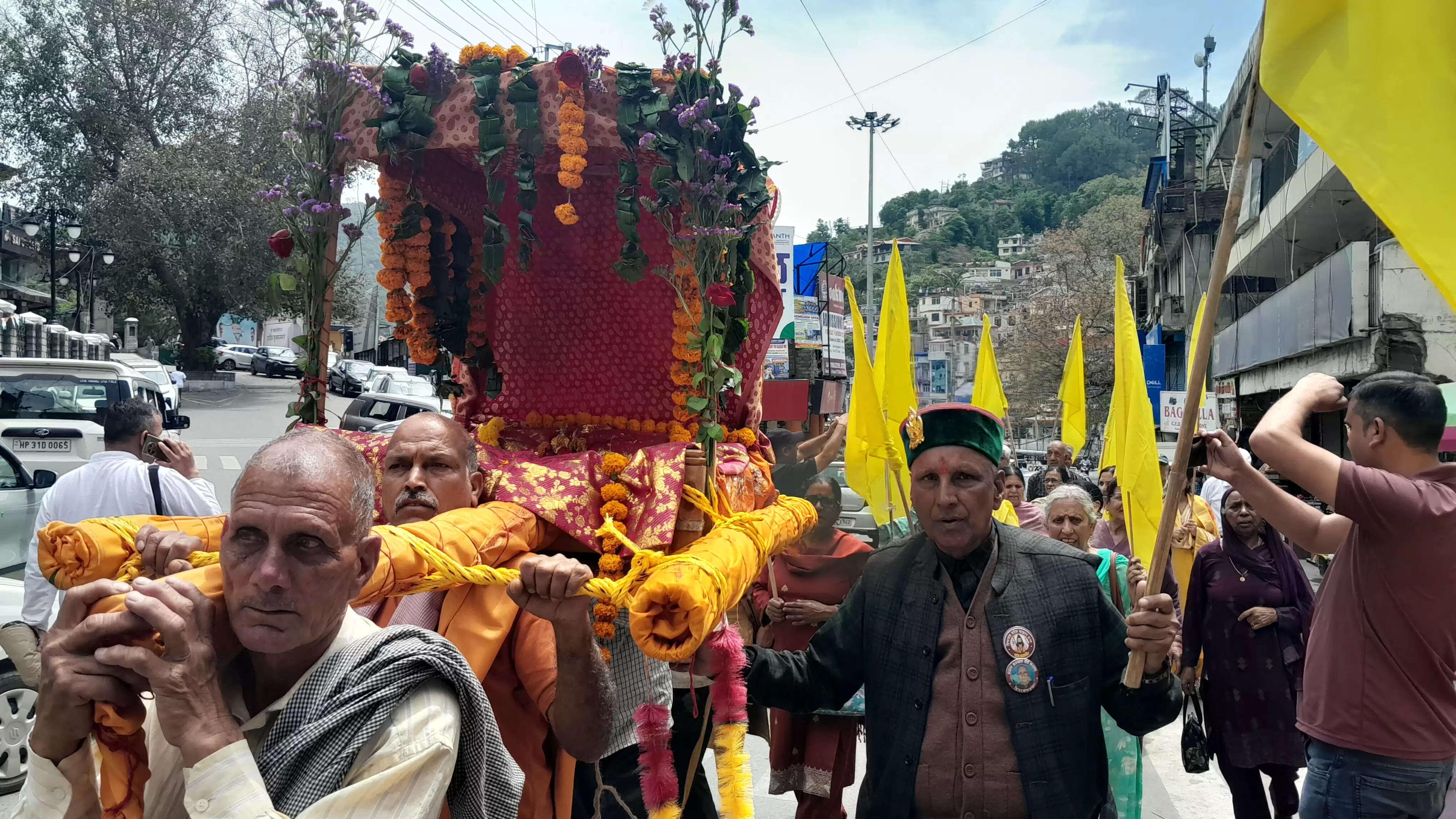 परशुराम जयंती: ब्राम्हण सभा मंडी ने किया युवाओं का यज्ञोपवित संस्कार, मंडी शहर में निकाली रैली