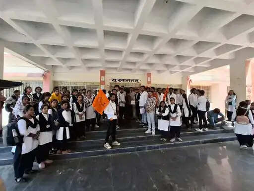 अनूपपुर: एबीवीपी ने बिजुरी कॉलेज में तालाबंद कर किया प्रदर्शन, प्राचार्य पर भ्रष्टाचार, उदासीनता का आरोप