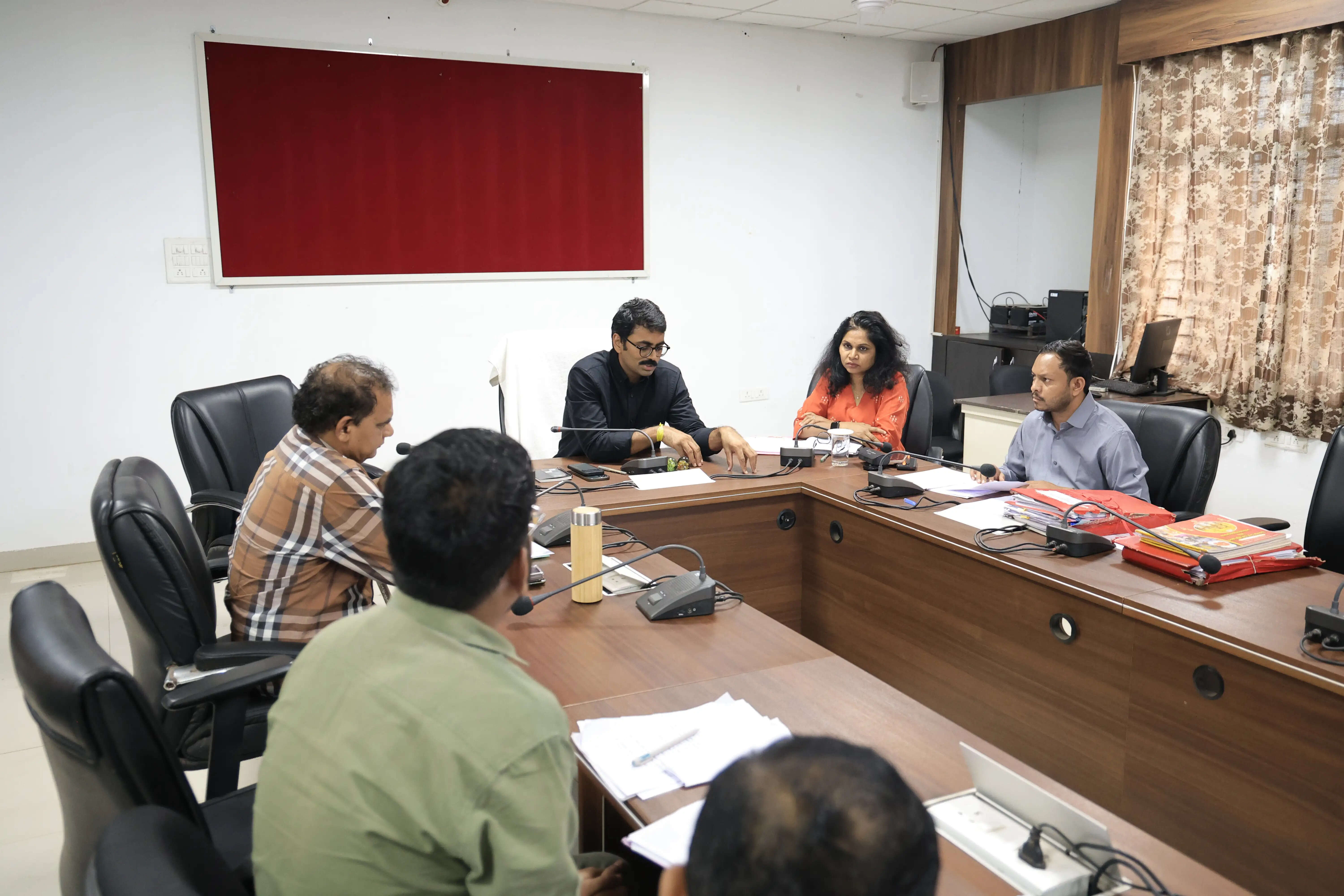आगरमालवाः कलेक्टर ने की शासन संधारित देवस्थानों की विस्तृत समीक्षा